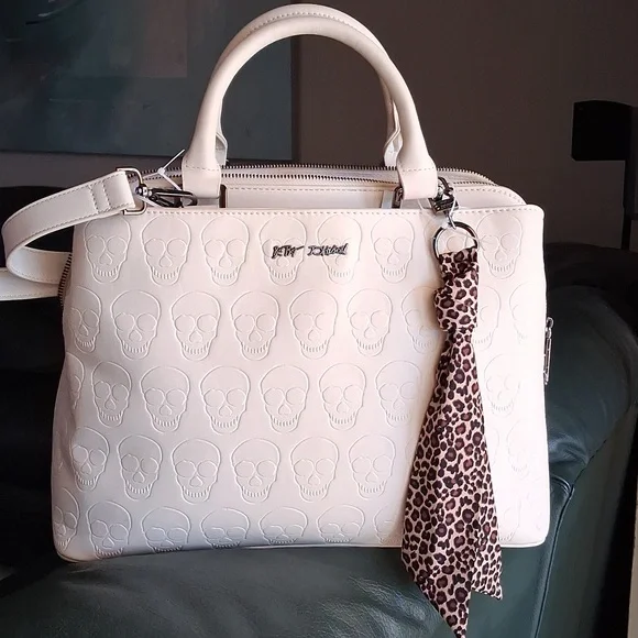 BETSEY JOHNSON Chalk color with Embossed Skulls & Bandana Purse. NWT. - Picture 15 of 15